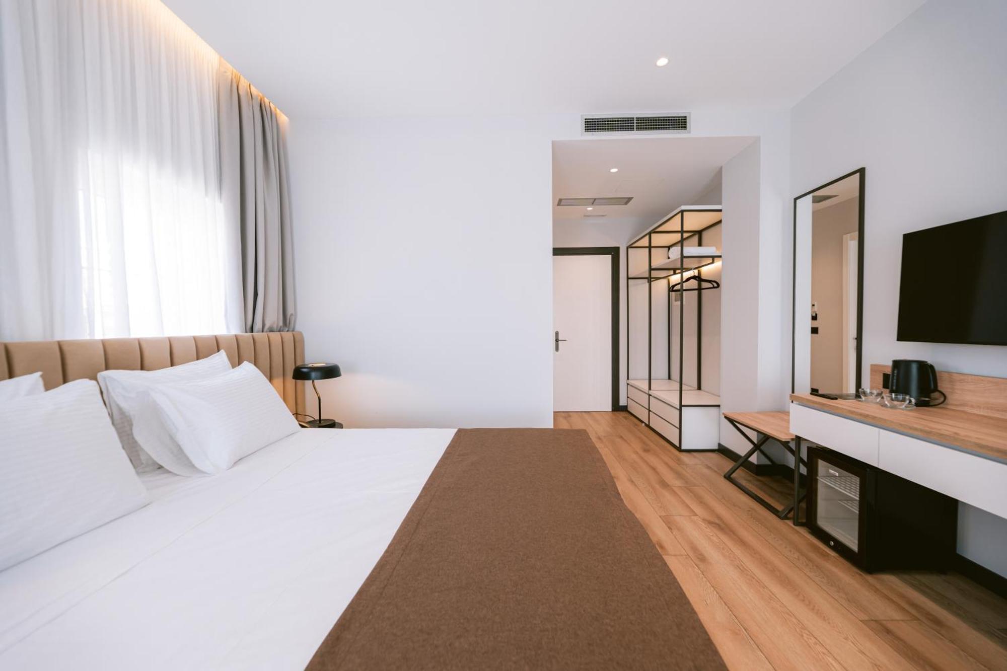 שקודר Tribute Hotel מראה חיצוני תמונה